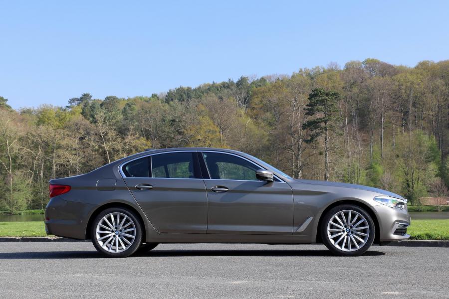  BMW 520d xDrive Sedan Luxury Line 2017 года  (WW) (фото 5 из 21)